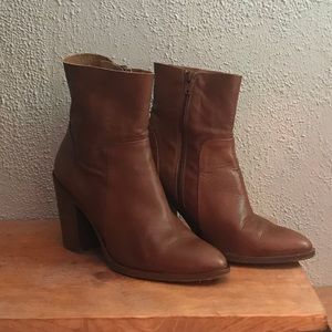Over the ankle brown Aldo Boots